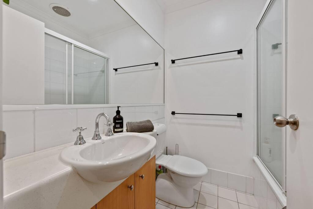The Summer Home! 2bed/2bath/1car/balcony ~ Bulimba