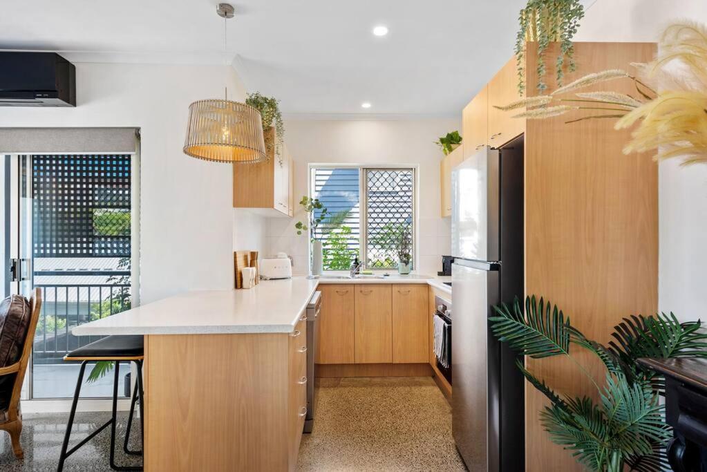 Apartment The Summer Home! 2bed/2bath/1car/balcony ~ Bulimba
