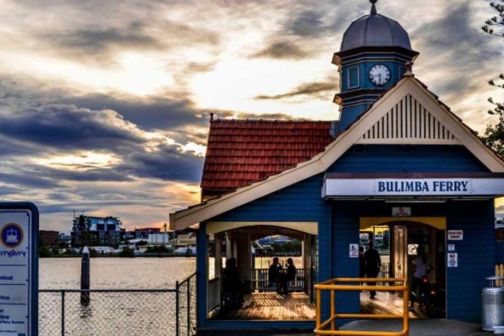 Apartment The Summer Home! 2bed/2bath/1car/balcony ~ Bulimba Brisbane