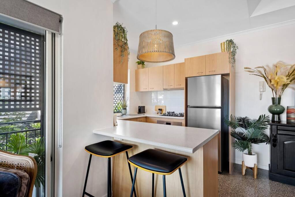 The Summer Home! 2bed/2bath/1car/balcony ~ Bulimba * Brisbane