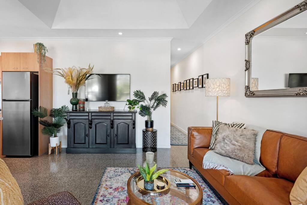 The Summer Home! 2bed/2bath/1car/balcony ~ Bulimba