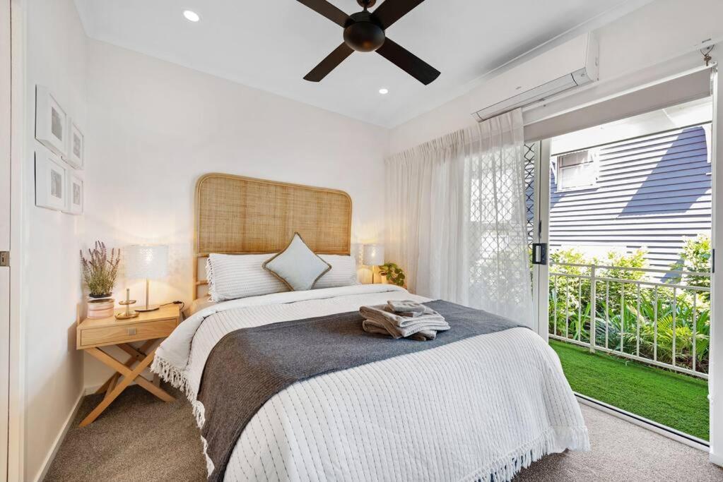 Apartment The Summer Home! 2bed/2bath/1car/balcony ~ Bulimba Brisbane