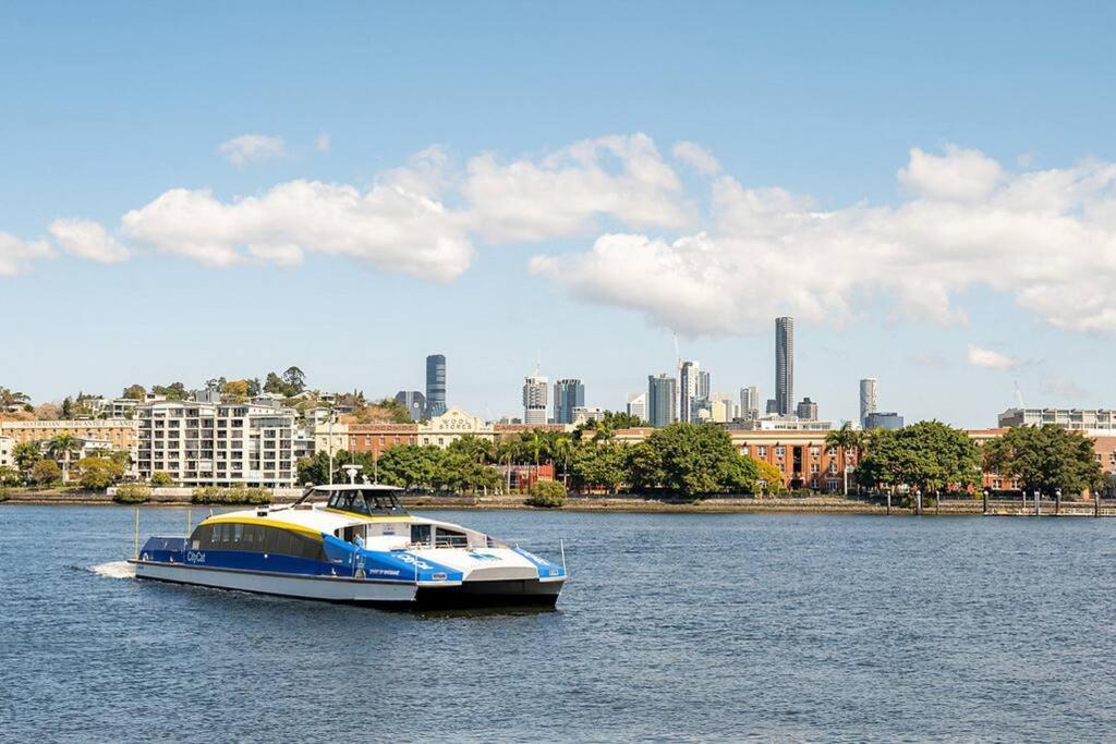 Apartment The Summer Home! 2bed/2bath/1car/balcony ~ Bulimba