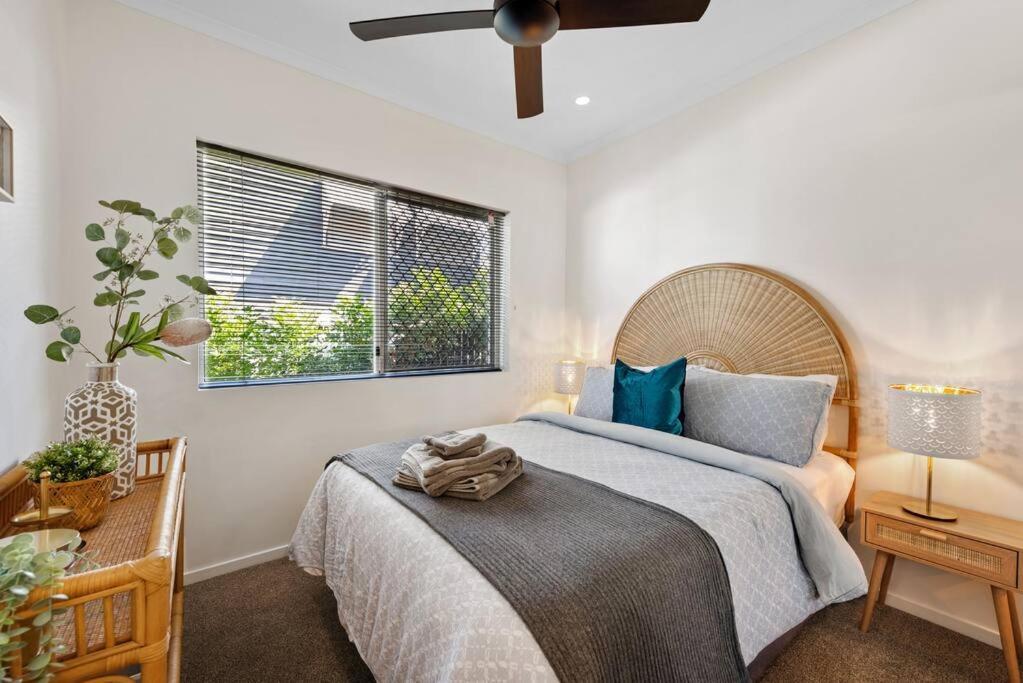 The Summer Home! 2bed/2bath/1car/balcony ~ Bulimba Apartment Brisbane